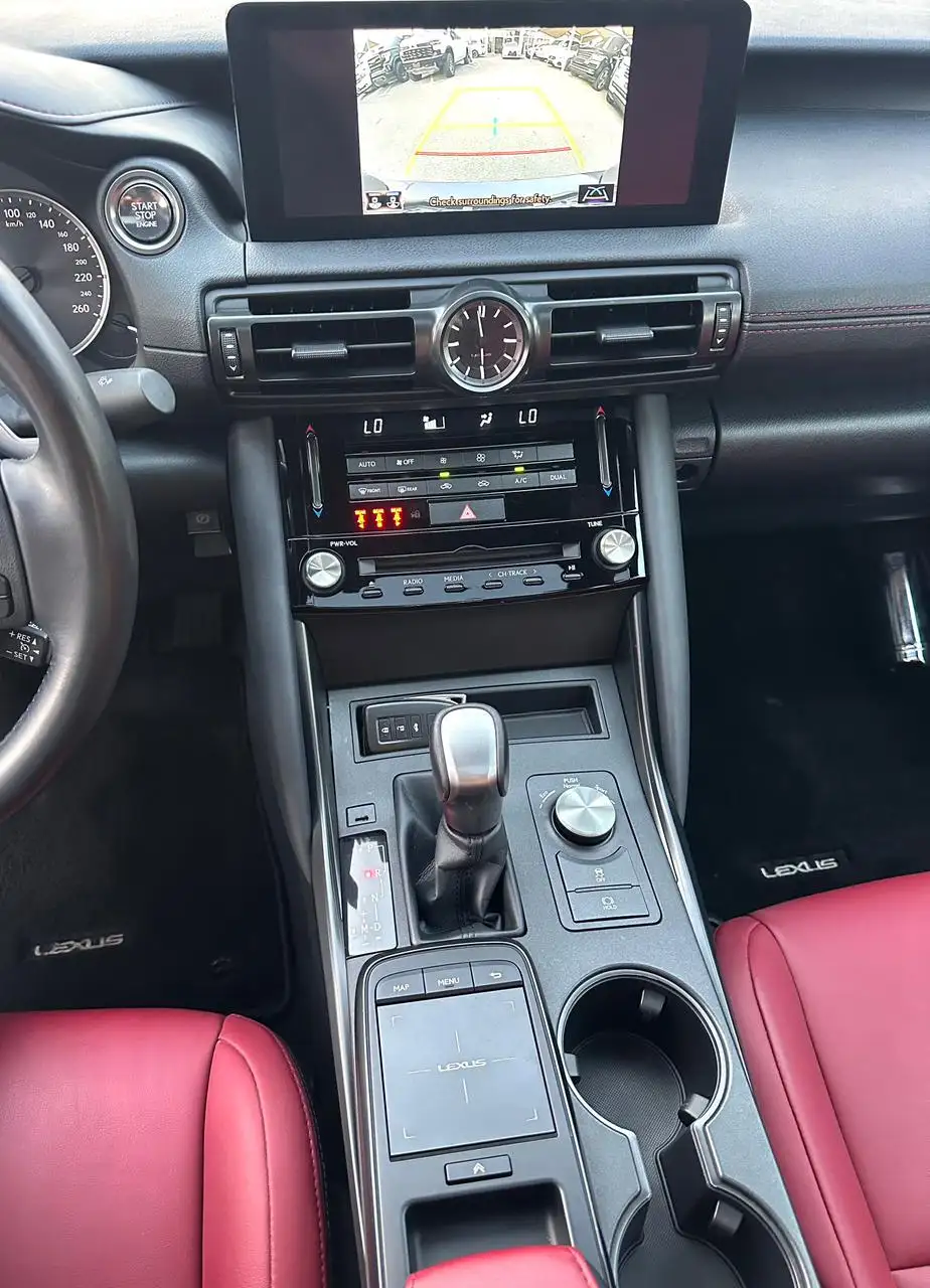 لكزس IS 2023 2L