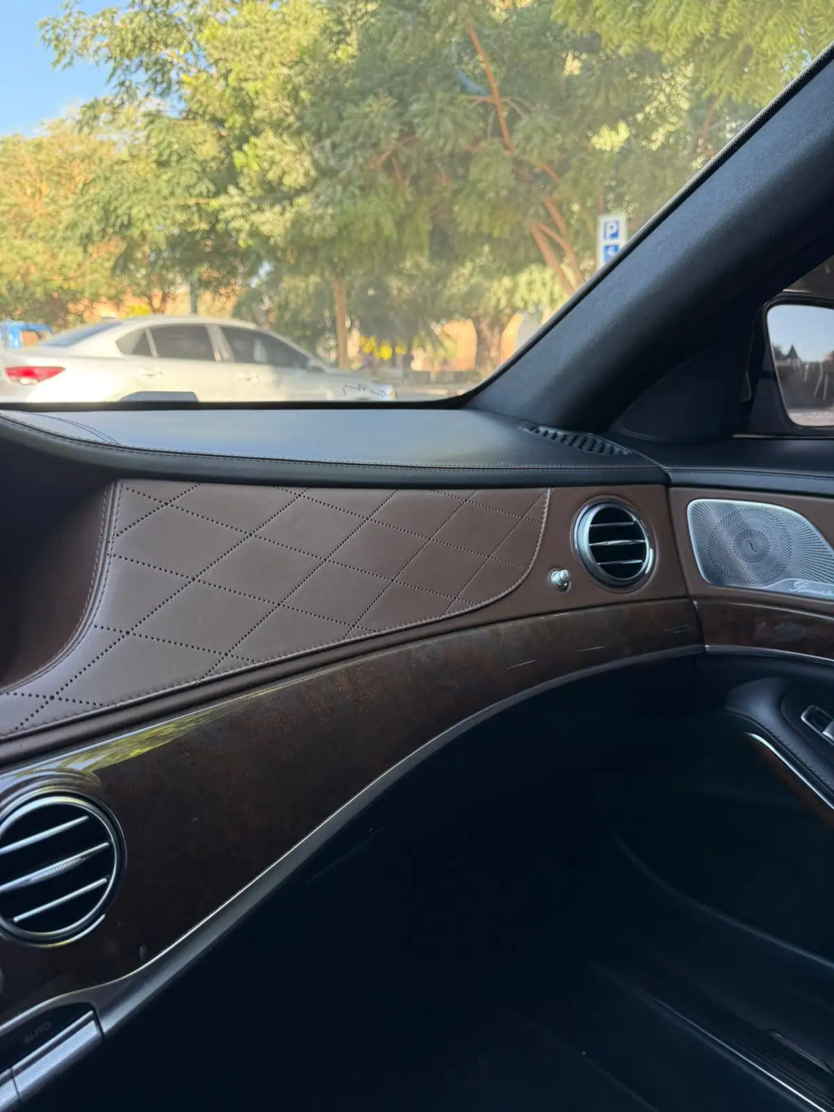 Mercedes-Benz 600  2015 6000CC