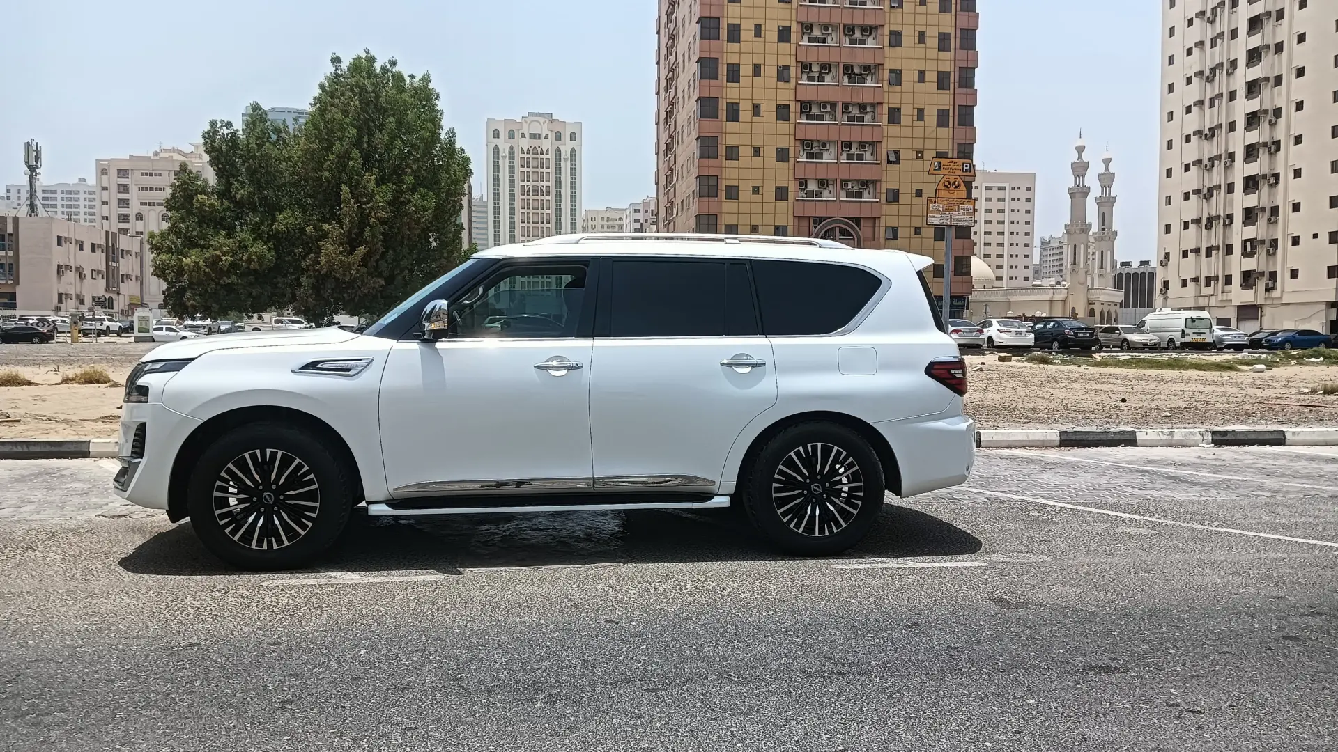 إنفينيتي QX80 2018 5.7L