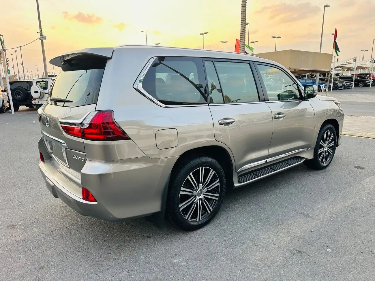 Lexus LX 2017 5.7L