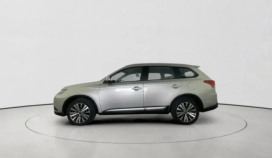 Mitsubishi Outlander 2022 2.4L