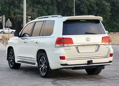 تويوتا لاند كروزر 2011