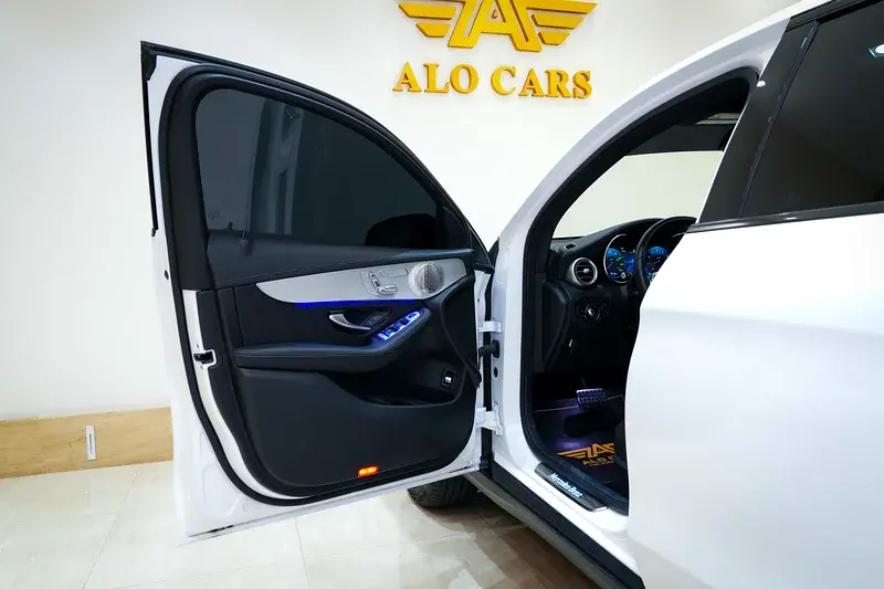 Mercedes Benz GLC Class 2023