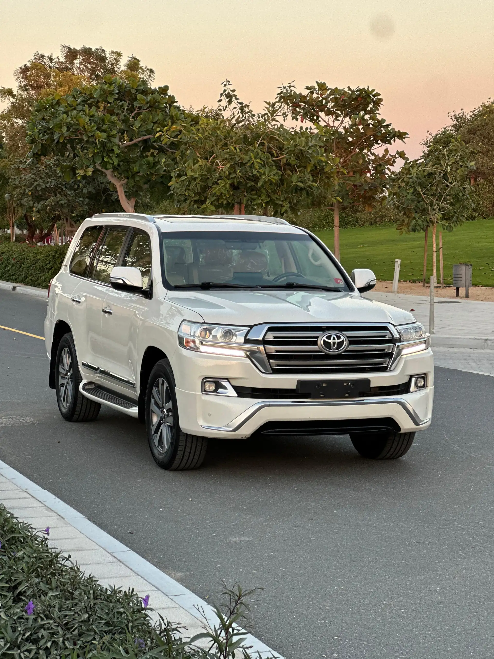 تويوتا لاند كروزر 2018 5.7L