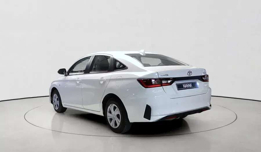 تويوتا يارس سيدان 2024 1.5L