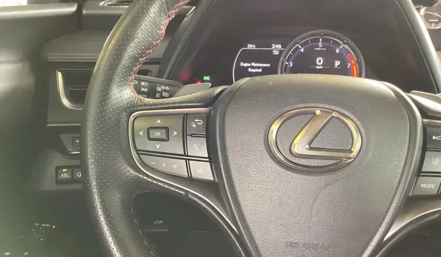 Lexus UX 2021