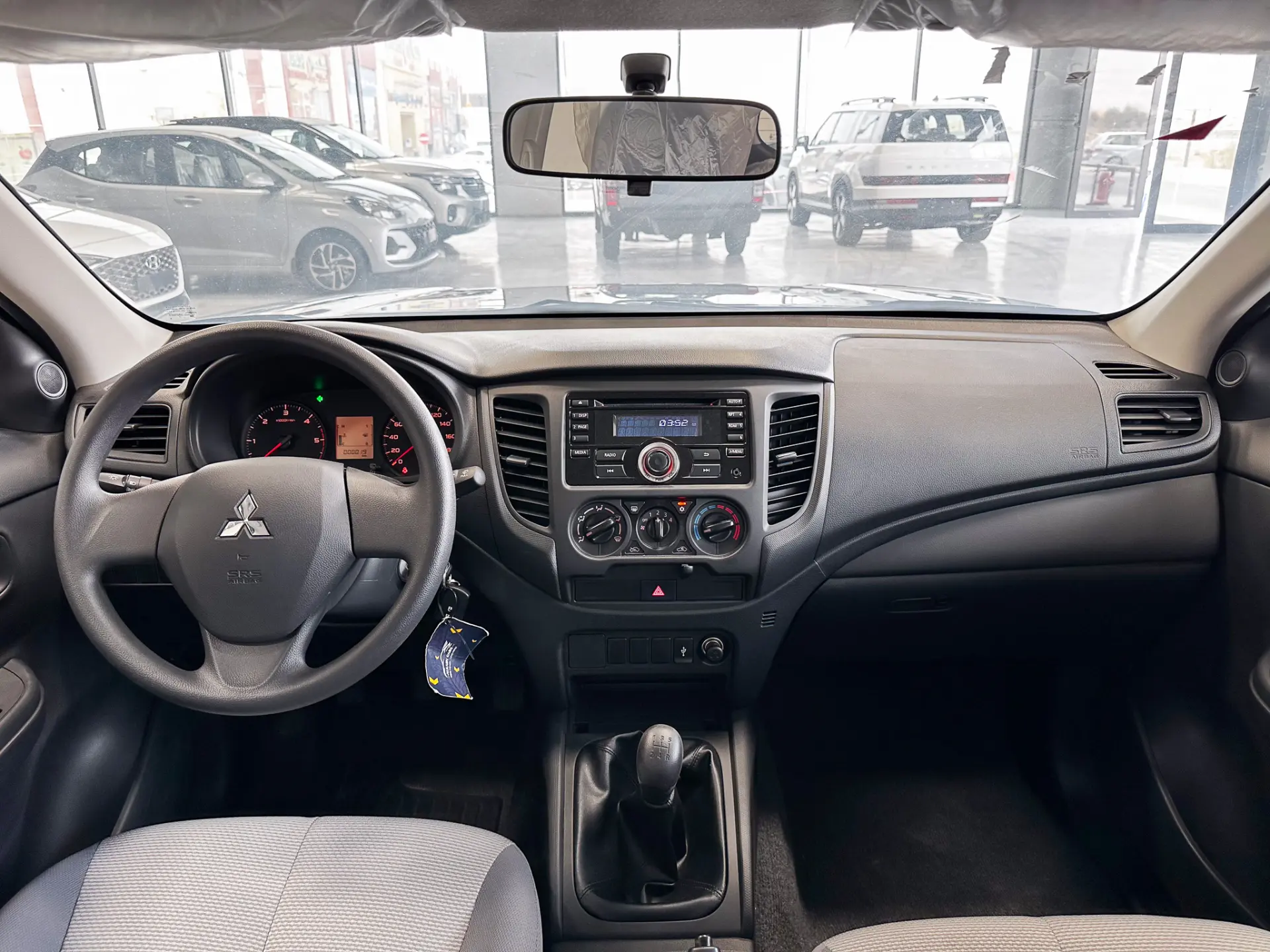 ميتسوبيشي L200 2023 2.5L