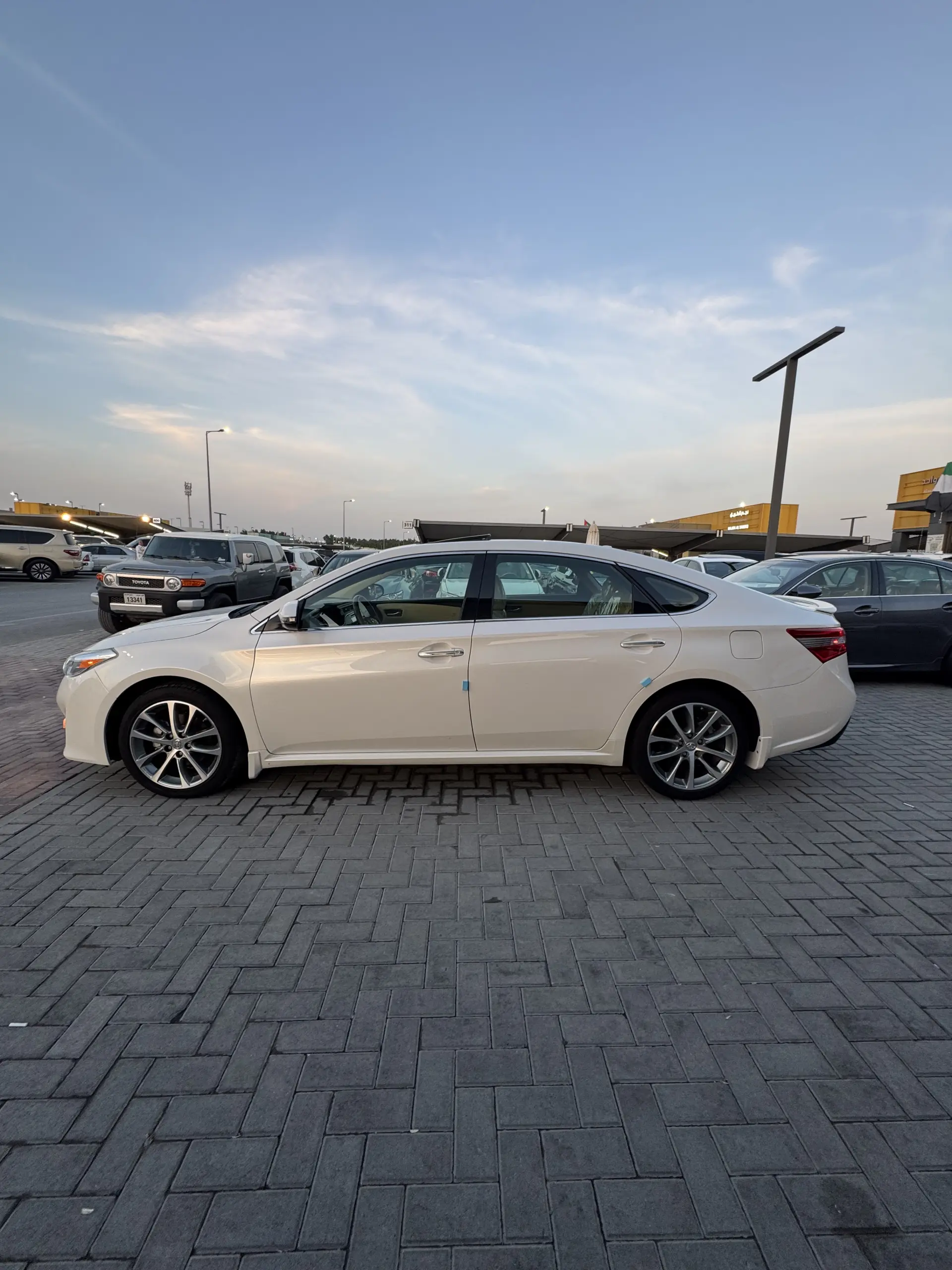 تويوتا افالون 2015