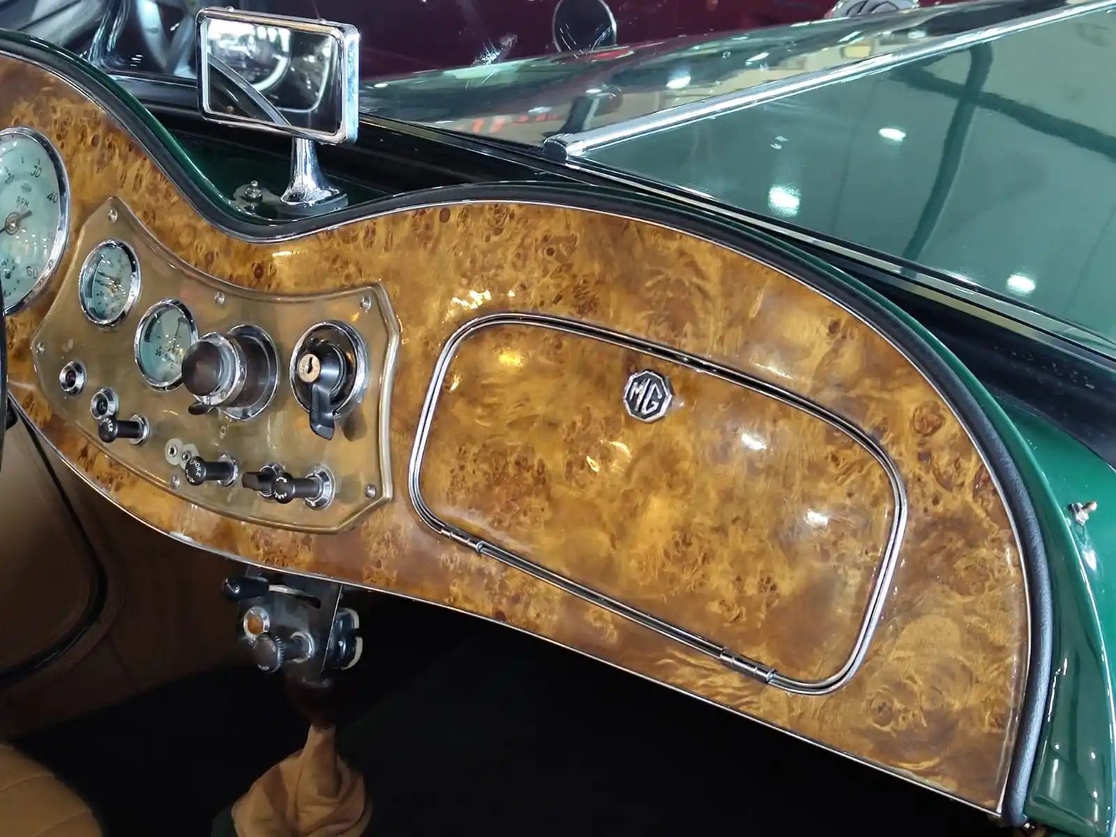 إم جي تي دي القزم 1952