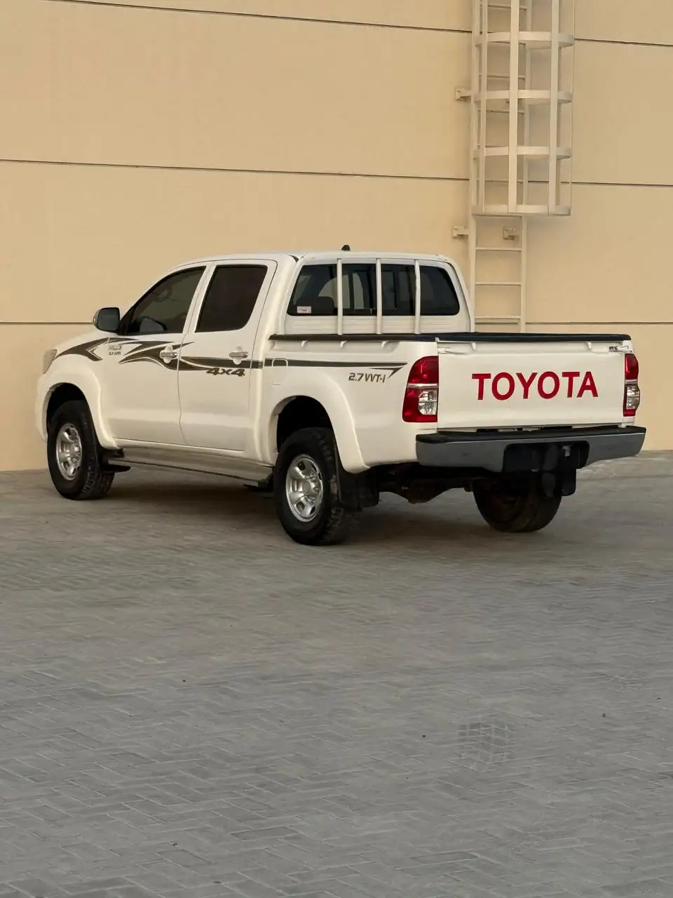 تويوتا هيلوكس 2015 2.7L