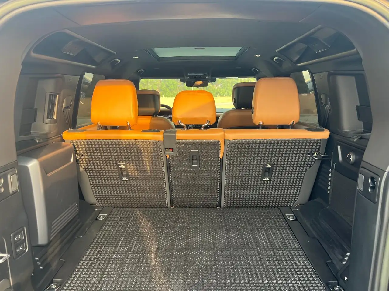 Land Rover Defender 2023
