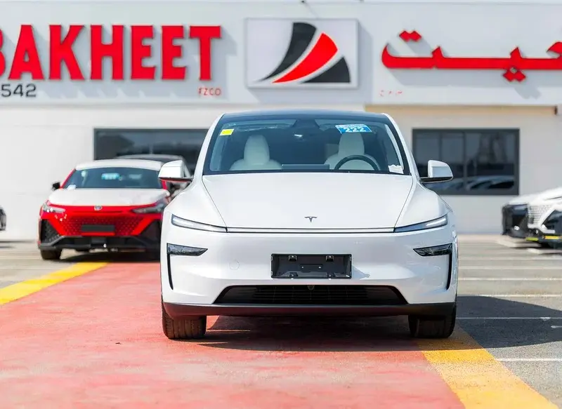 Tesla Model Y 2025 undefinedL