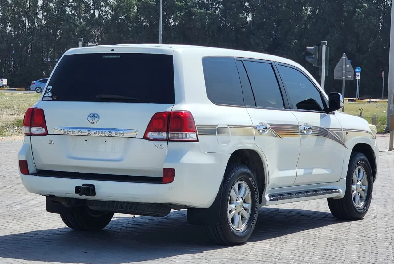 تويوتا لاند كروزر 2010 undefinedL