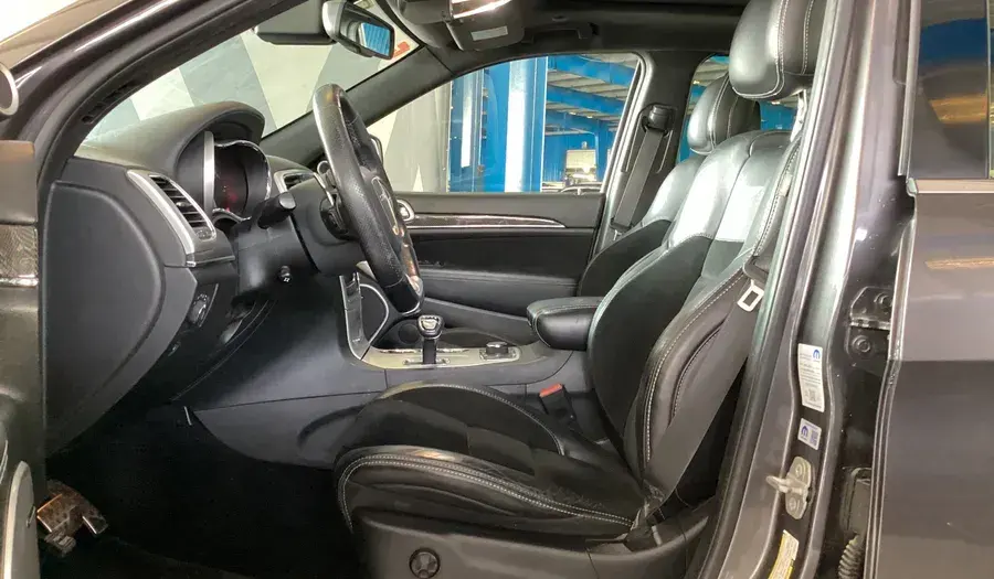 جيب جراند شيروكي 2015