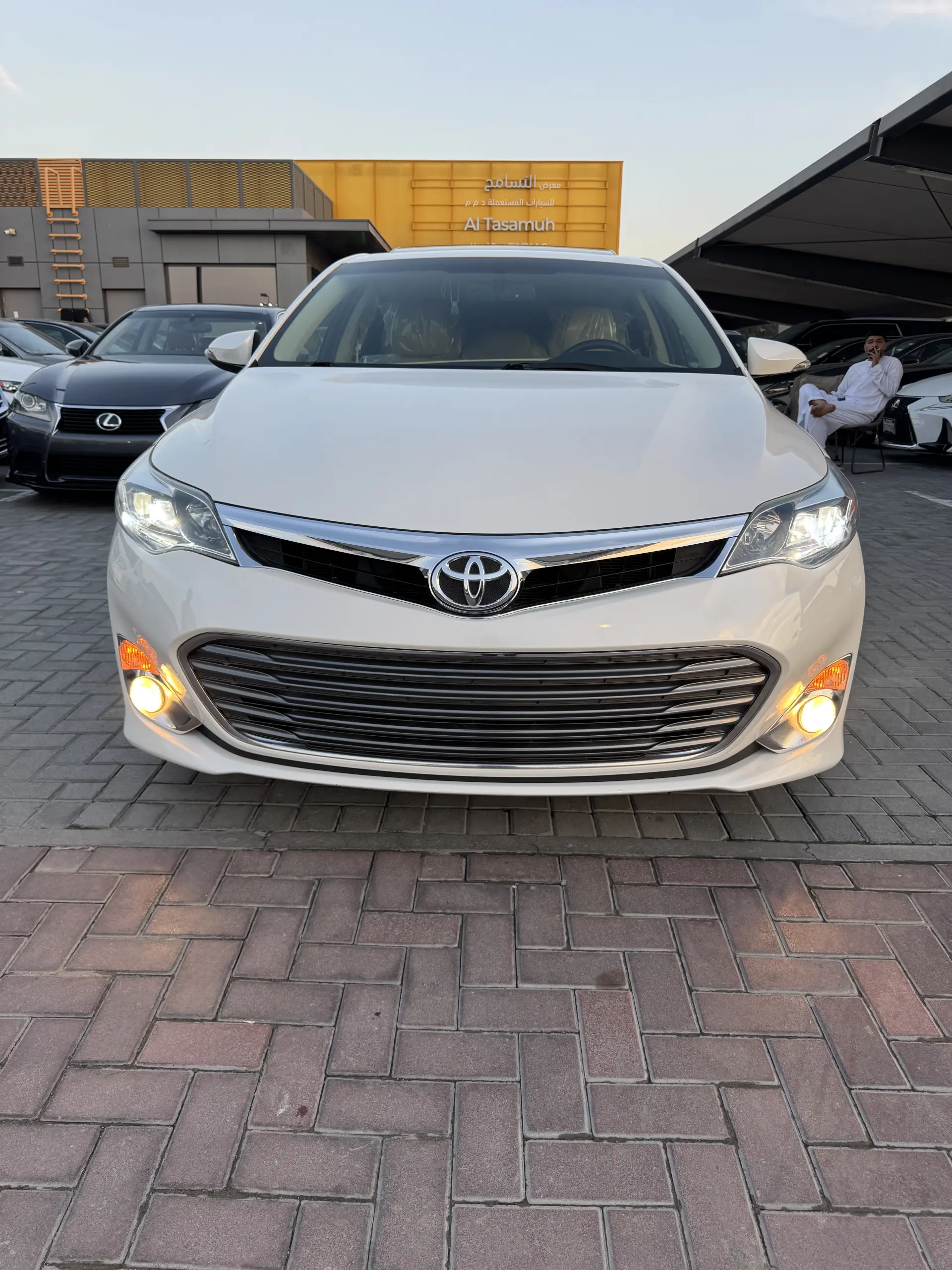 تويوتا افالون 2015
