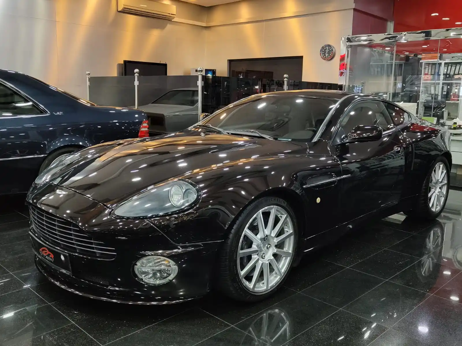 Aston Martin Vanquish 2005