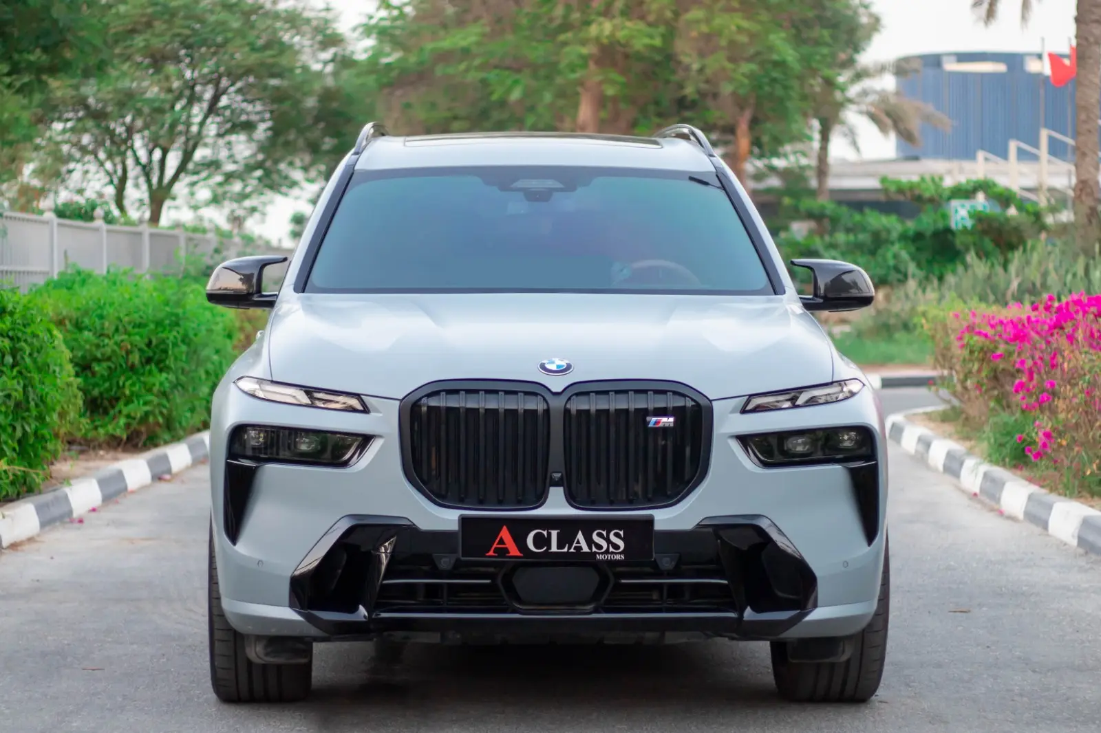 BMW X7 M60i 2024 4.4L