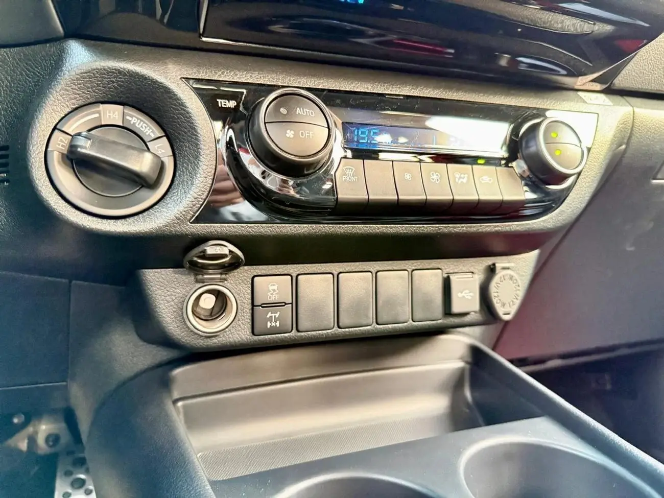 تويوتا هيلوكس 2025 4L