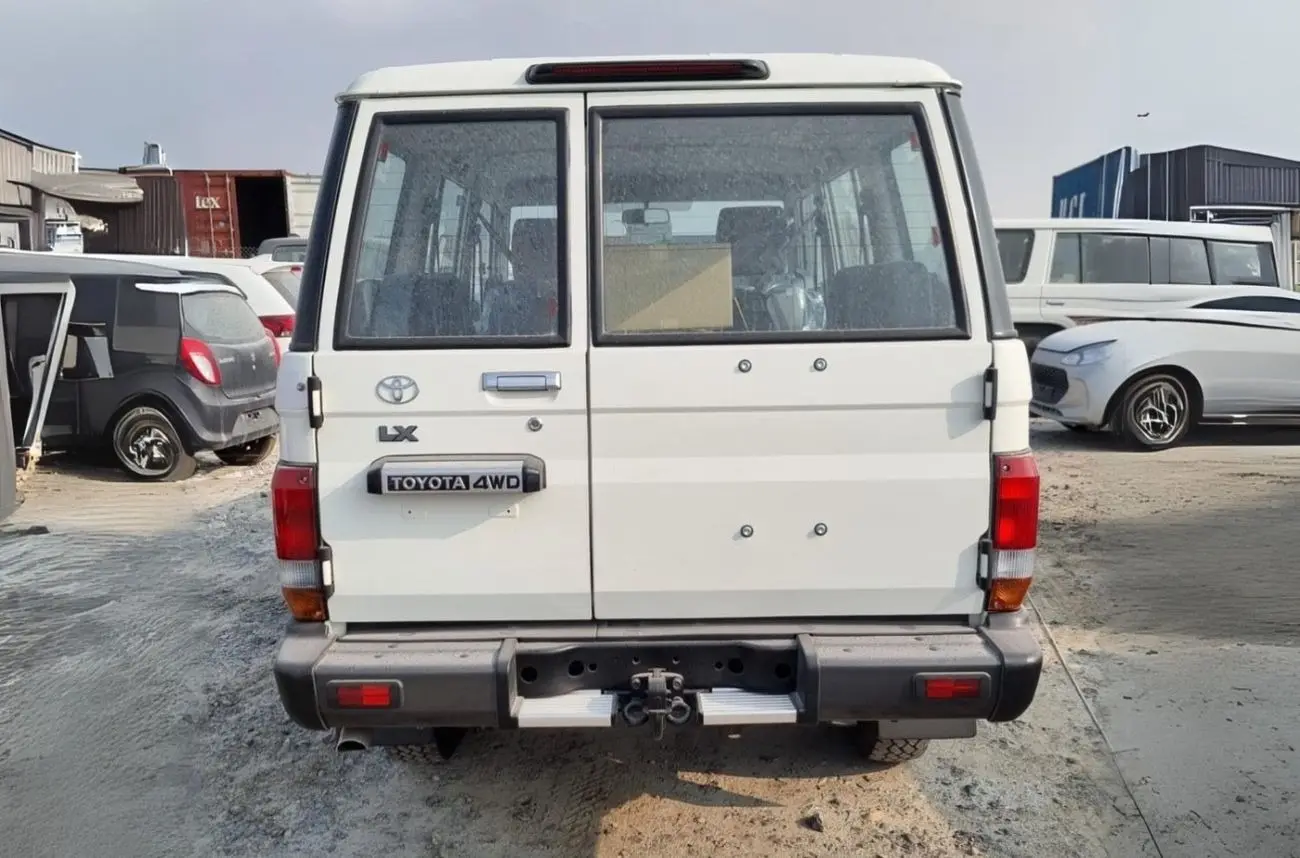 Toyota Land Cruiser 70 2025 4.2L
