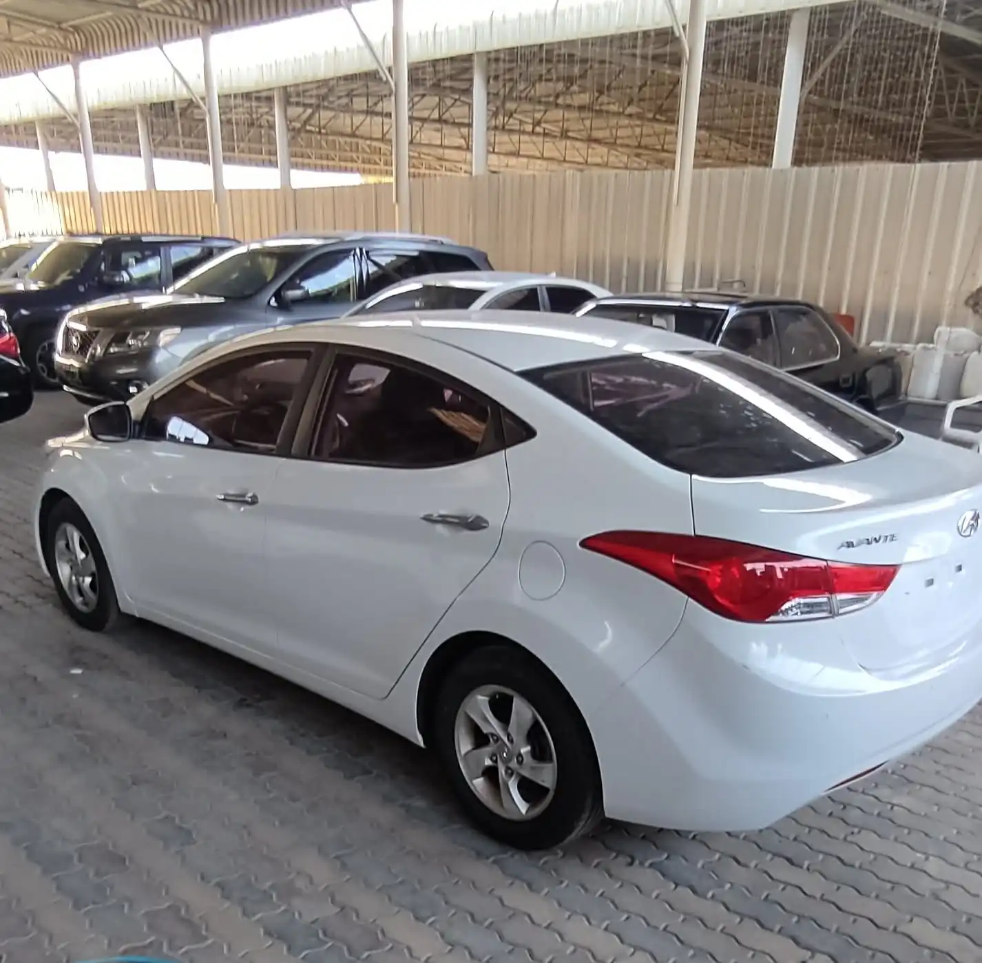 Hyundai Avante 2012 2000L