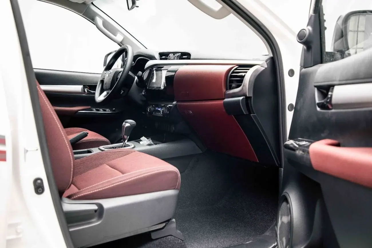 تويوتا هيلوكس 2025