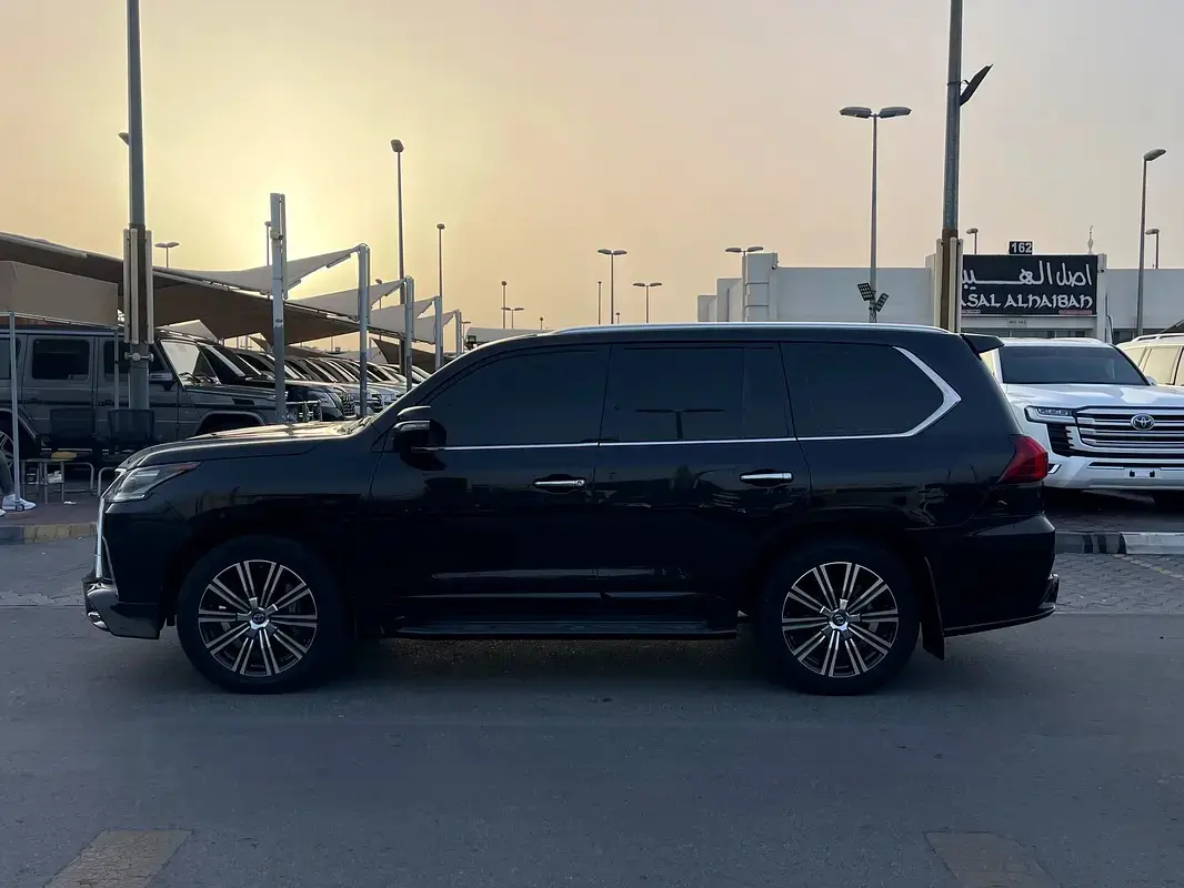 لكزس LX 2020