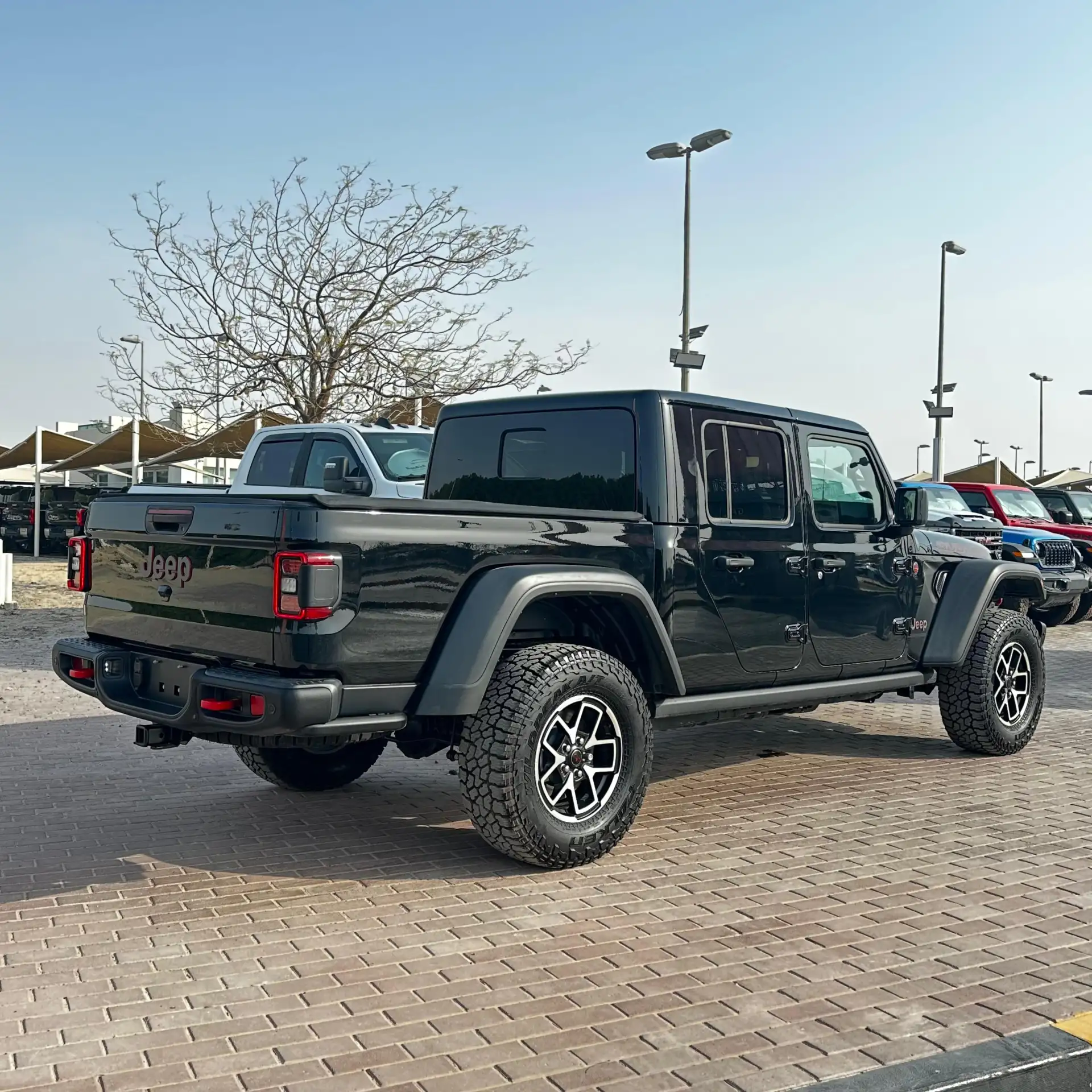 جيب جلادياتور 2025 3.6L