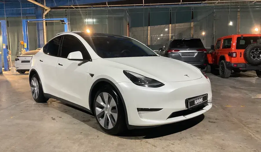 Tesla Model Y 2024