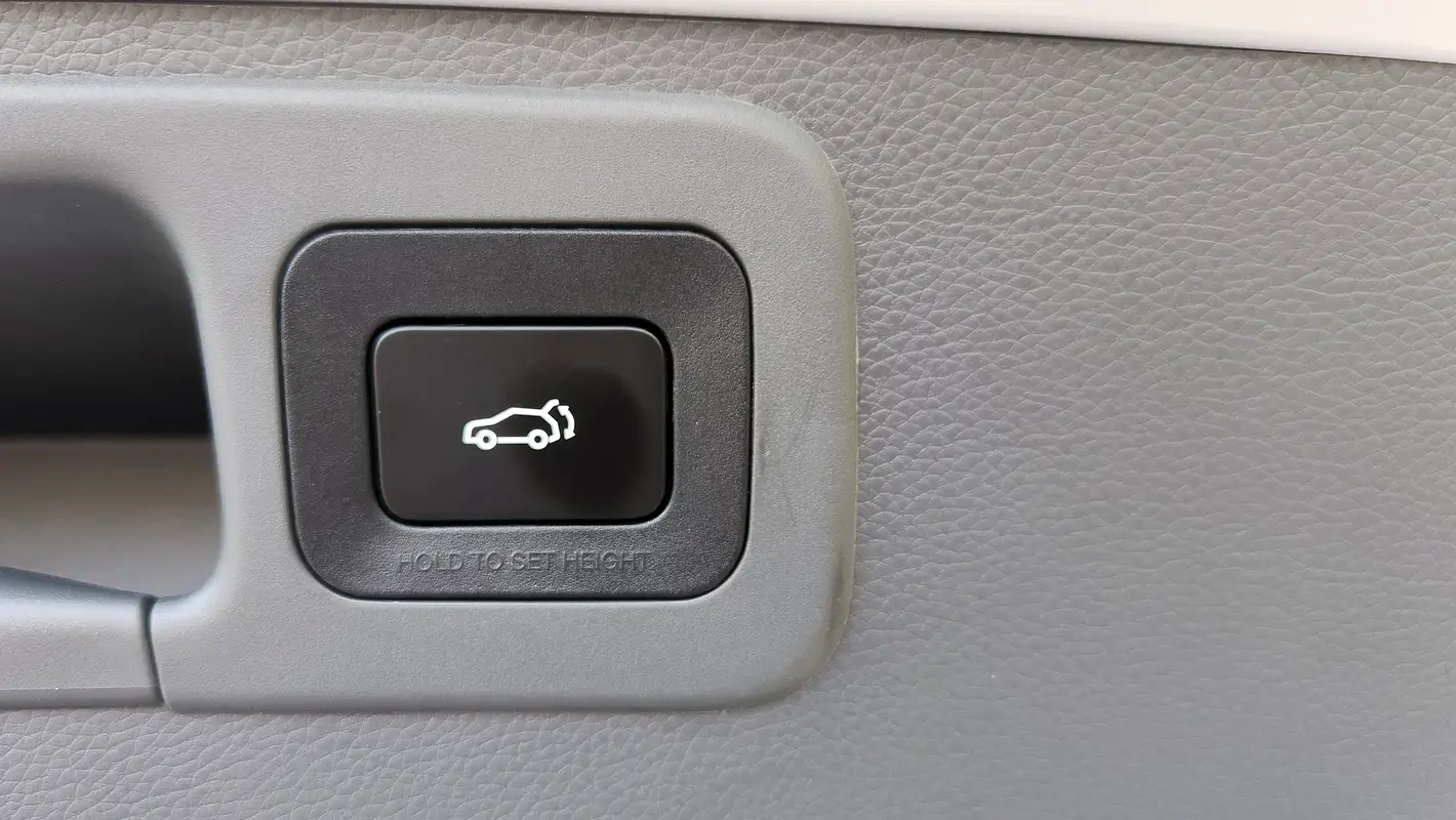 جي اي سي GS8 2025