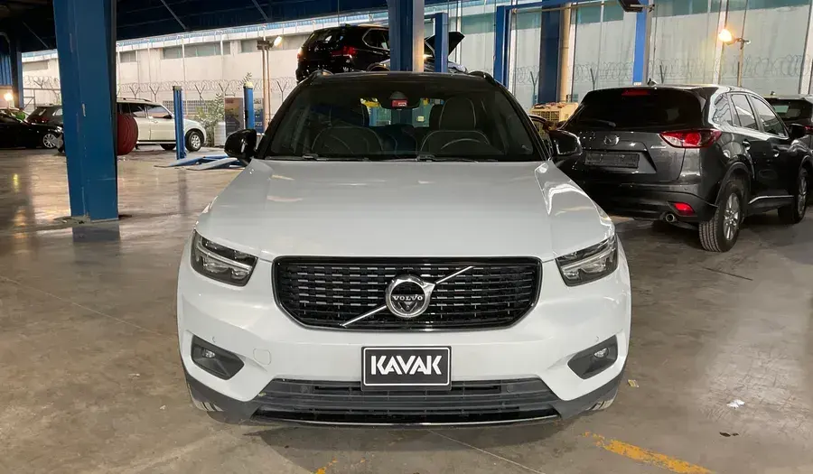 فولفو XC 40 2020