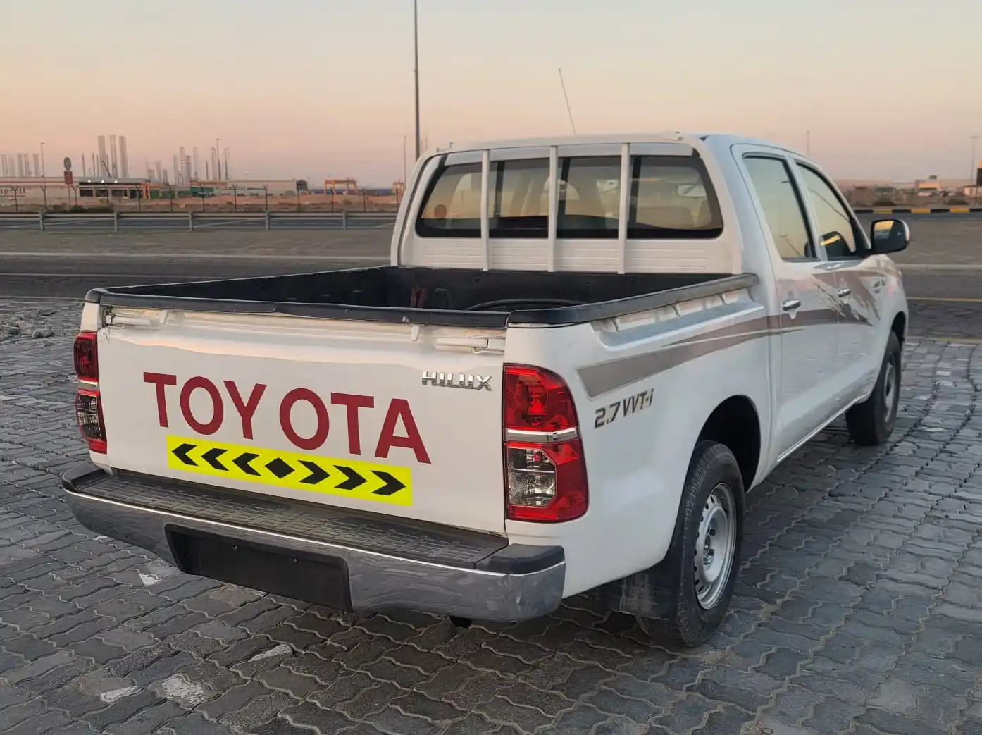 تويوتا هيلوكس 2008 2.7L