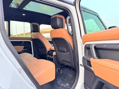 Land Rover Defender 2025