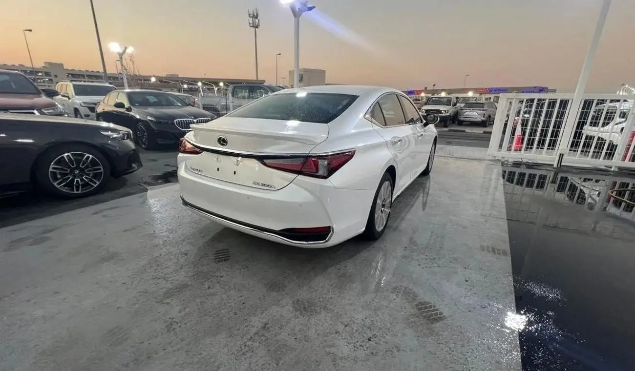 Lexus ES 2024