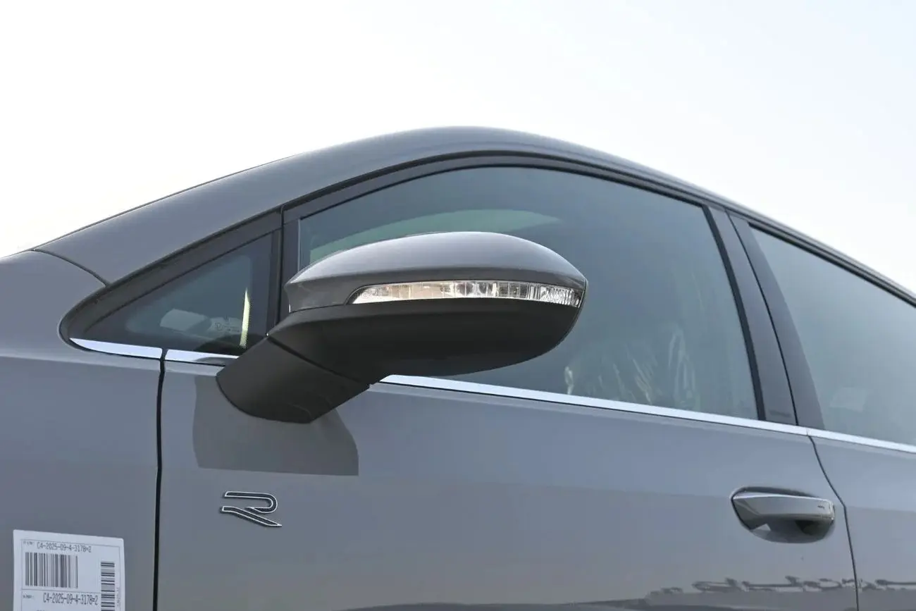 Volkswagen Golf R 2025 1.5L