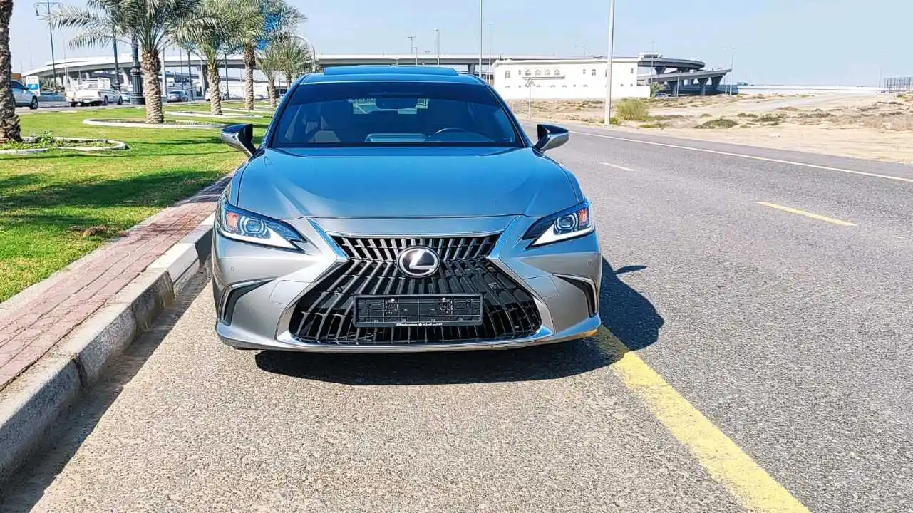 Lexus ES 2023