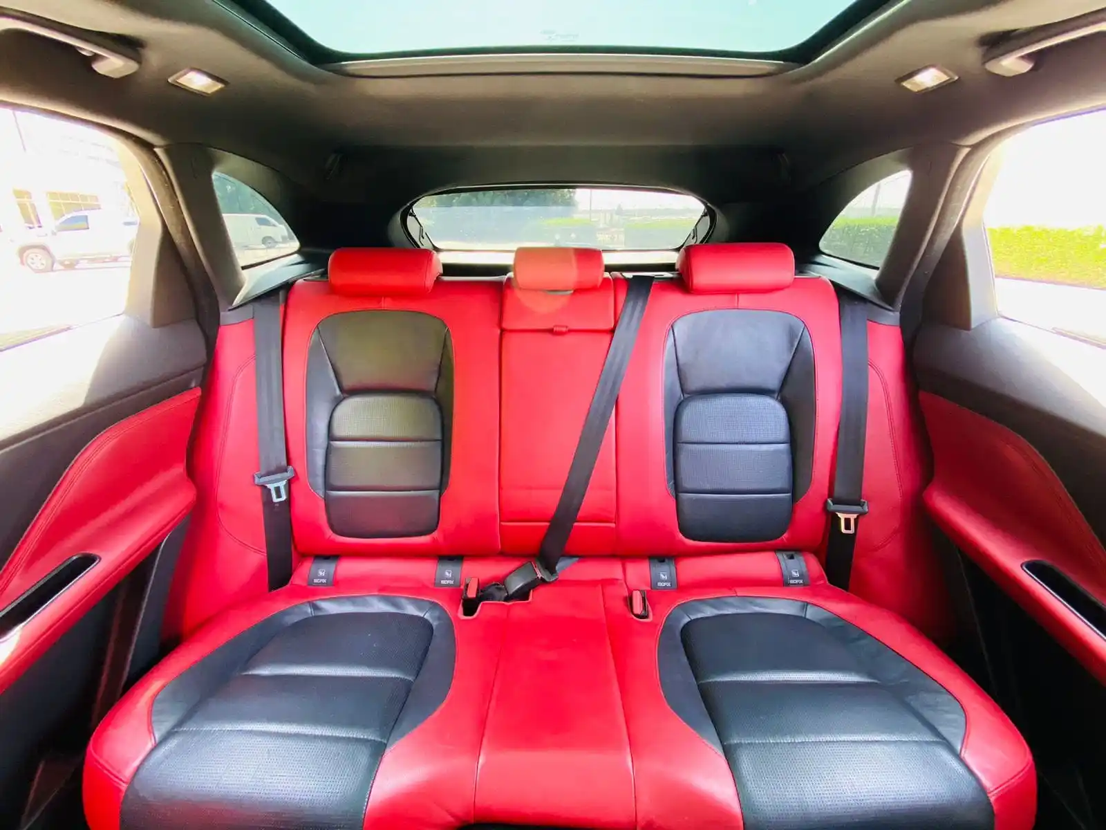 جاكوار F Pace 2017