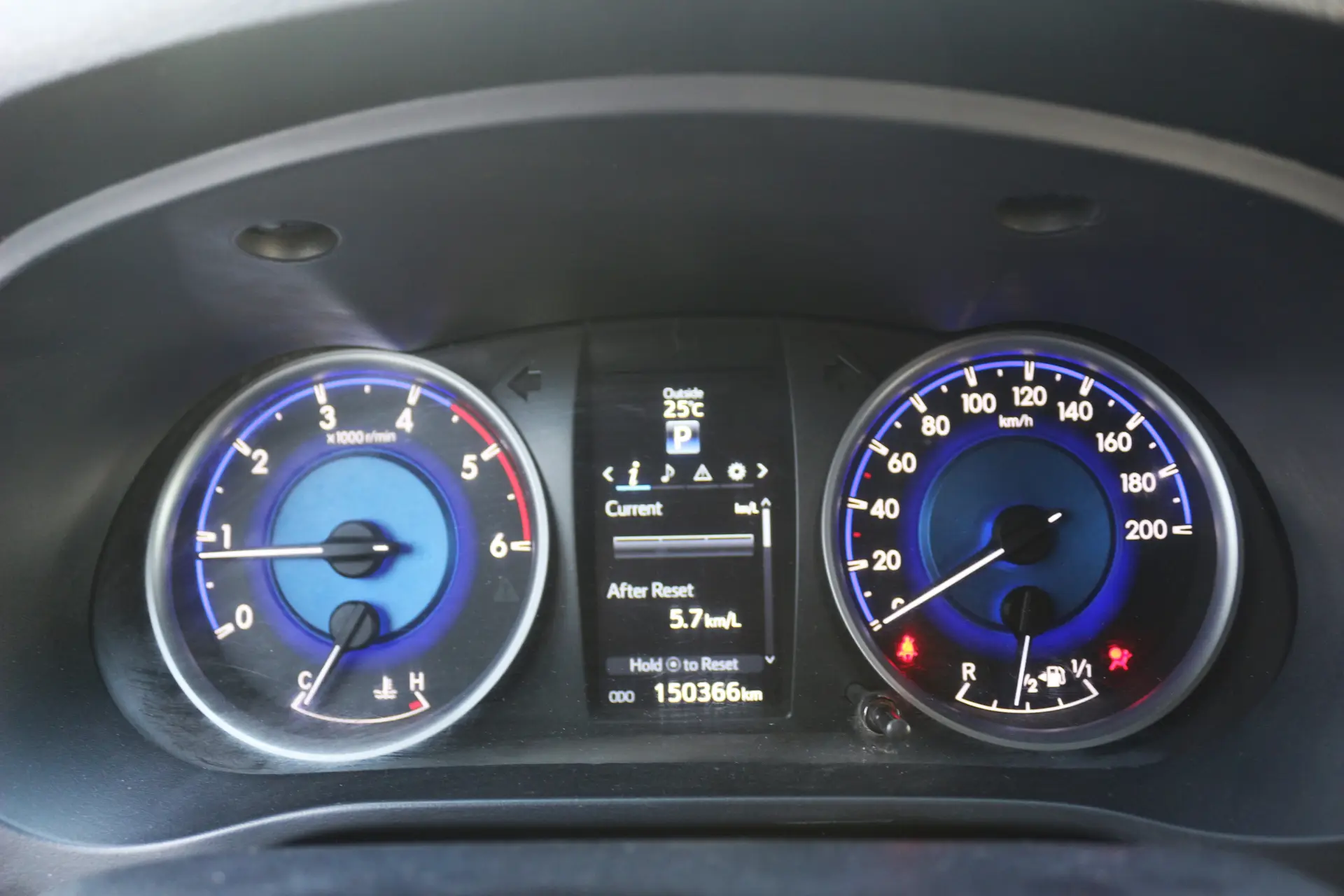 Toyota Hilux 2018 2400L