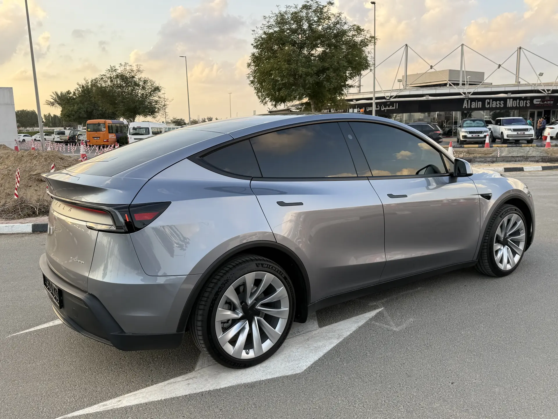 Tesla Model Y 2025 undefinedL