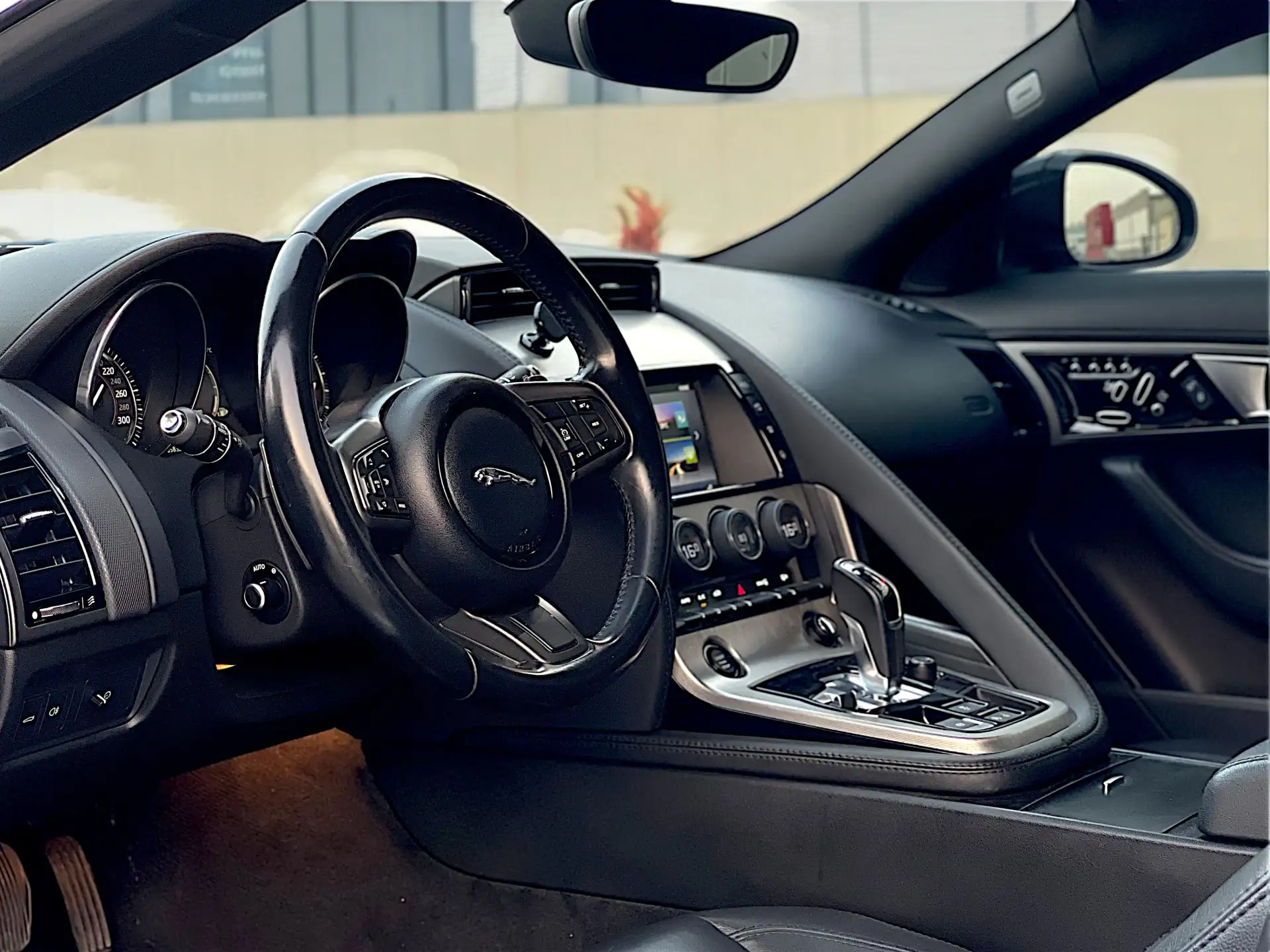 جاكوار F Type 2016