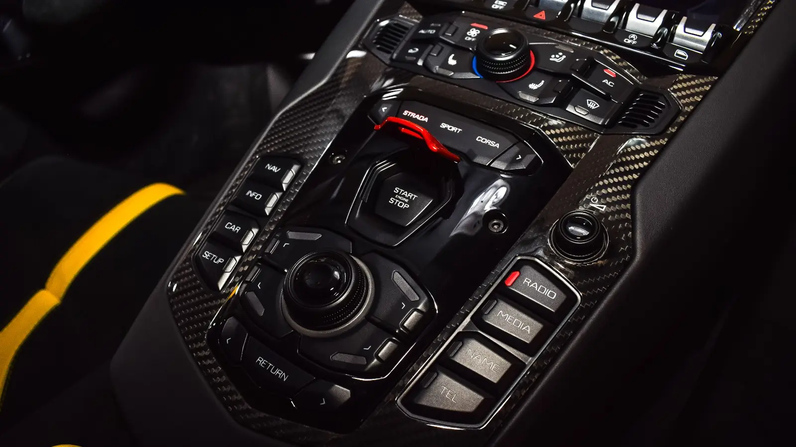 لامبورجيني افنتادور 2023