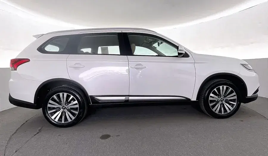 ميتسوبيشي أوتلاندر فيف 2023 2.4L