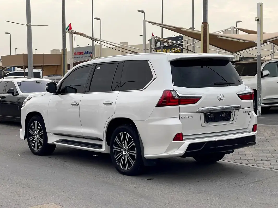 لكزس LX 2018
