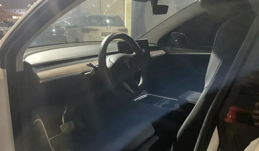 Tesla Model Y 2024