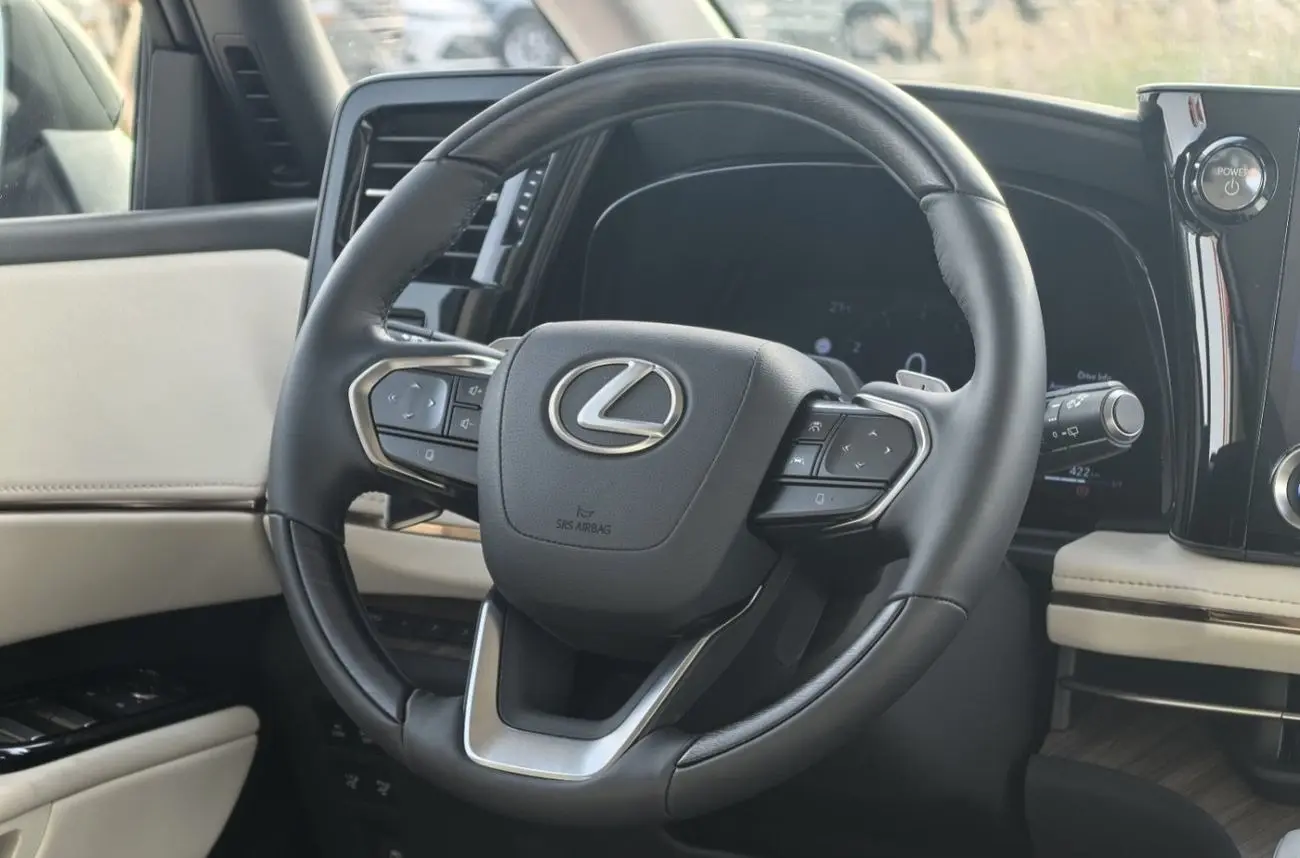 Lexus LM 2025 2.5L