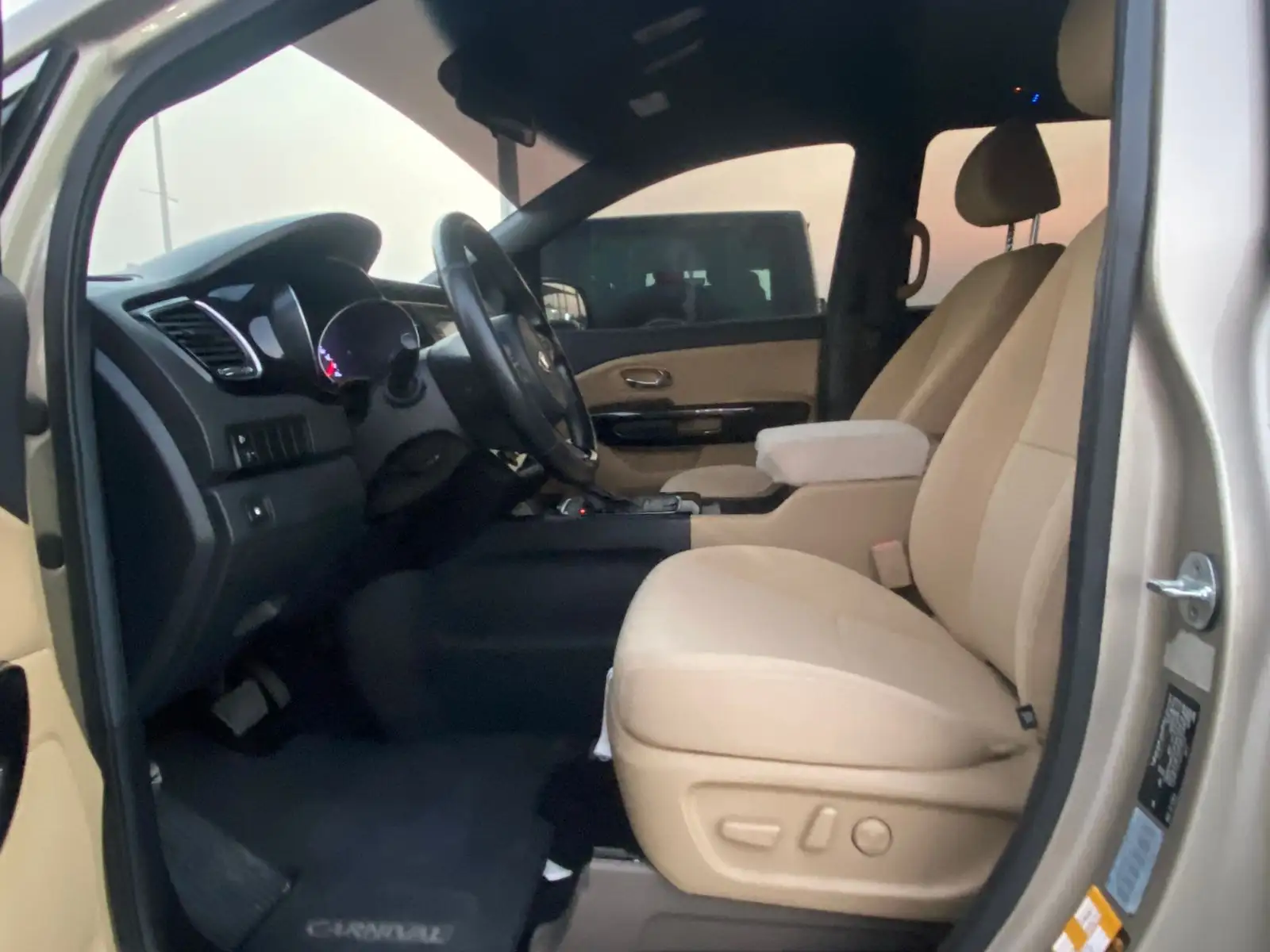 Kia Grand Carnival 2016 3.3L