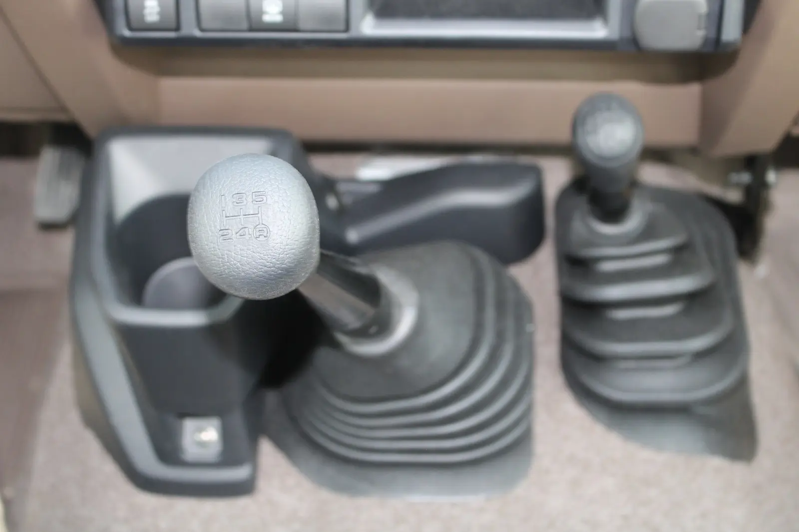 تويوتا لاند كروزر 70 2025 2.8L