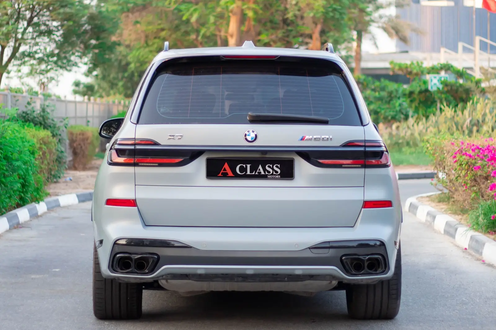 BMW X7 M60i 2024 4.4L