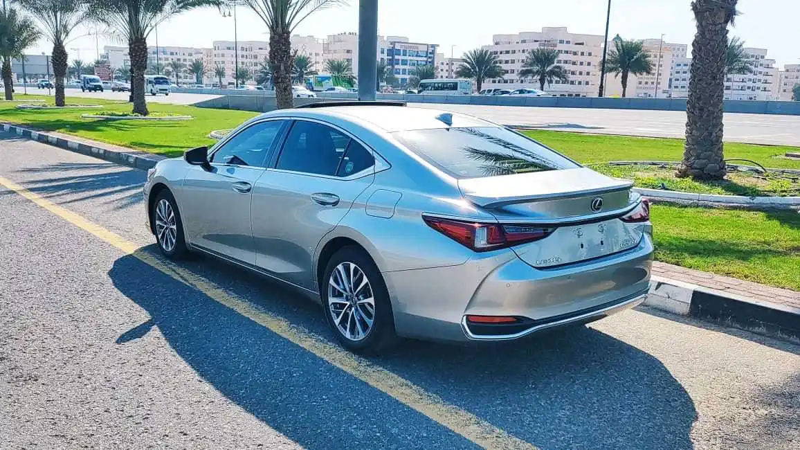 Lexus ES 2023