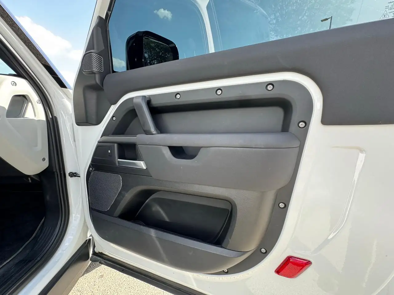 لاند روفر ديفندر 2021