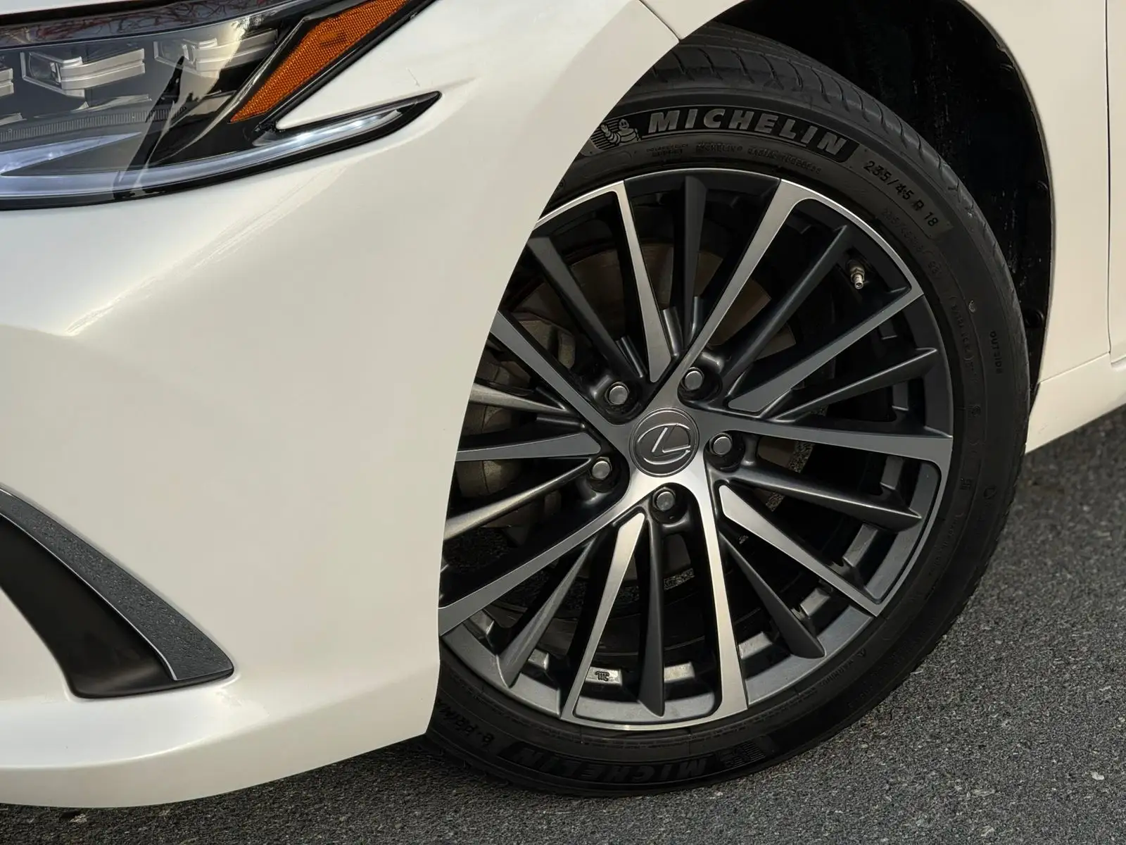 Lexus ES 2019 undefinedL